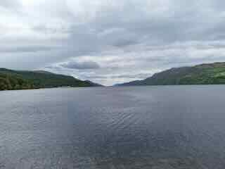  Een kalme dag op Loch Ness